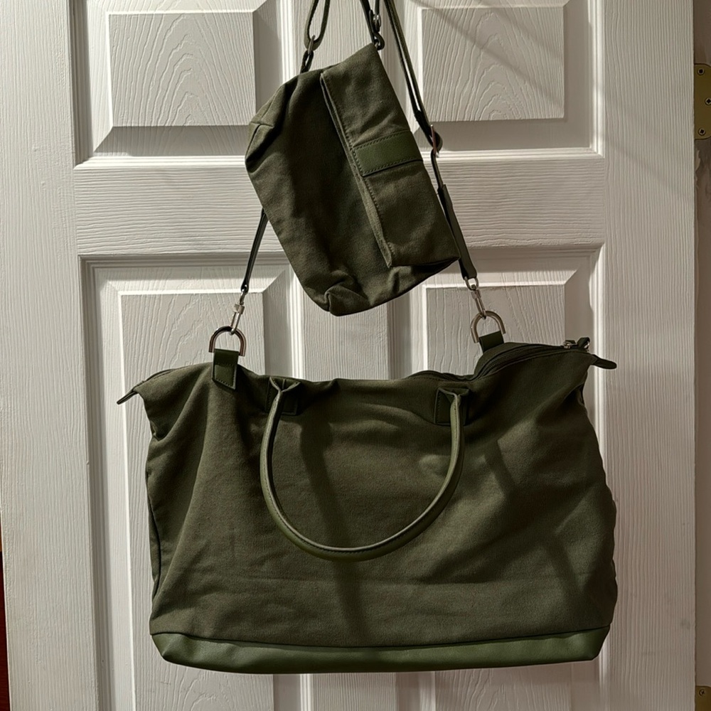 Canvas tote and wristlet bundle